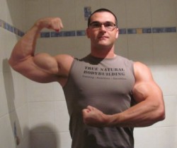 true natural bodybuilder in TNBB T-shirt